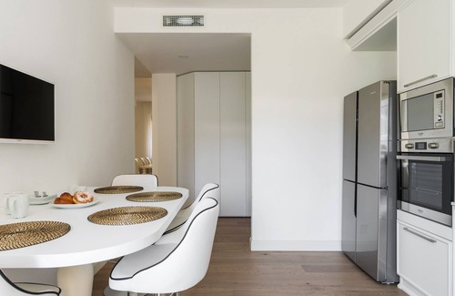 Como Apartment | Pure White