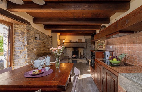Raggiolo Cottage | Purgatorio house, a typical Tuscan structure with pool, surrounded by nature.
