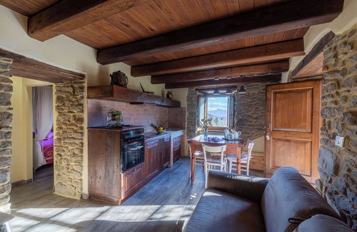 Raggiolo Cottage | Purgatorio house, a typical Tuscan structure with pool, surrounded by nature.