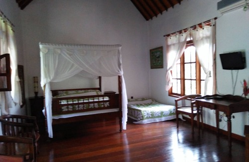 Melaya Bed & Breakfast | Puri Eling Blimbingsari