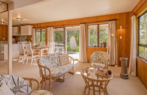 Rings Beach House | Puriri Cottage - Kuaotunu Holiday Home