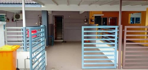Sekinchan House | Purple TownHouse 9pax 3R2B Wifi