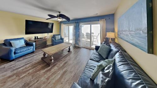 Put-in-Bay House | Put-in-Bay Waterfront Condo #208