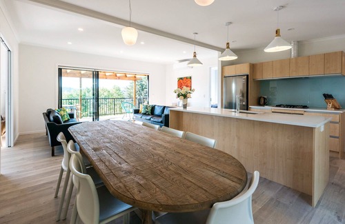 Surfdale House | PUTAKI BAY - KERERU VILLA | Be My Guest
