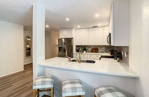 Walsingham House | Putt Putt! Pool & Private Fenced in Yard - close to the beach!