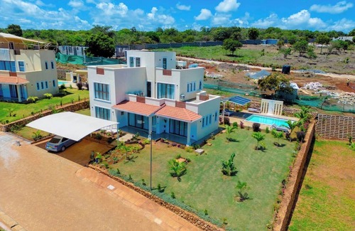 Central Kenya Coast Villa | PV 102