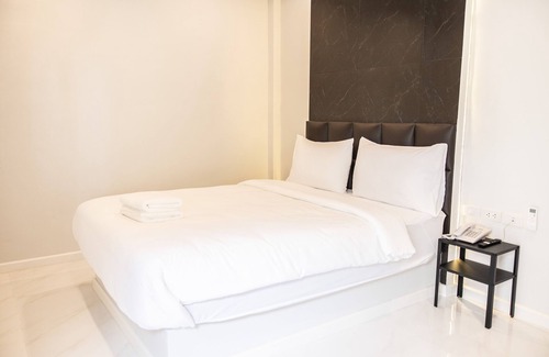 Mueang Samut Prakan District Hotel | PVILLA