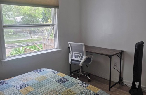 North Central Edmonton House | Pvt Double Bed & Work Desk|BBQ,Near NAIT,UofA,Downtown,Detached Free Garage,WiFi