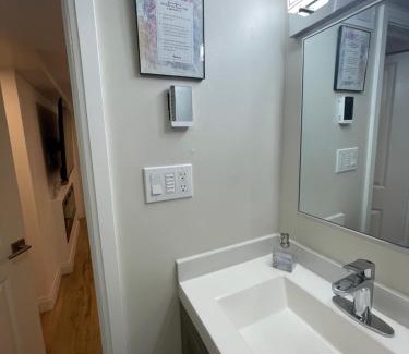 Rosemount Apartment | Pvt Studio Near Waterloo Airport & Minutes to Downtown