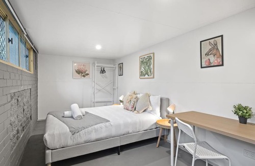 Pymble House | Pymble private room near Train & Bus Sleeps 2