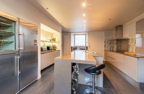 Vignec Ski Chalet | Pyrénées Chalet: Jacuzzi & Mountain