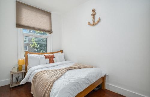 Coldharbour Apartment | Qties Beautiful Abode Brixton