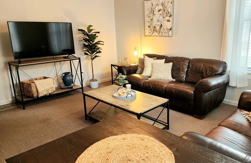 Quincy Apartment | QU Hawks Nest with parking and Wi-Fi W/D SmartTV