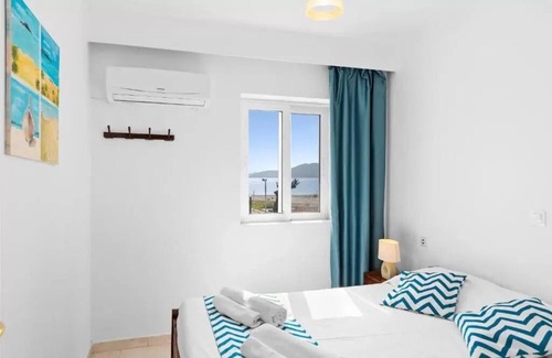 Haraki Bed & Breakfast | Quadruple Room with Sea View