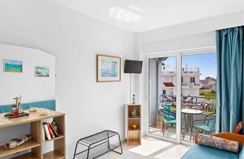 Haraki Bed & Breakfast | Quadruple Room with Sea View