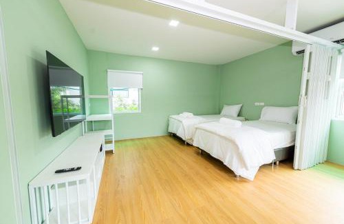 Bang Khlo Apartment | Quadruple Studio Suite with Balcony