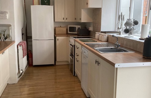Llanarmon Dyffryn-Ceiriog Cottage | Quaint cottage Tygwyn with all weather Hot Tub.