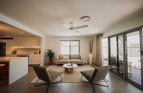 Burleigh Waters House | Quail Cove Summary: Q