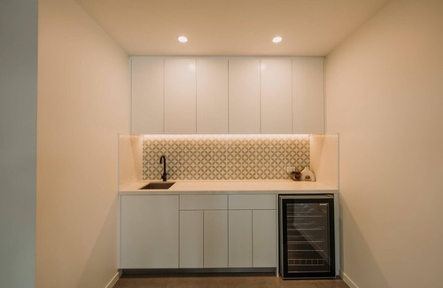 Burleigh Waters House | Quail Cove Summary: Q