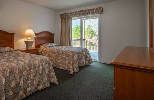 Drums Condo | Quail Hollow Village 2br suite Saturday check-ins