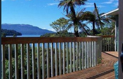 Lake Tarawera House | Quails Run. Enjoy beautiful lake views & plenty of outdoor activities close by