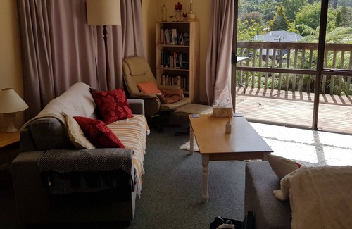 Lake Tarawera House | Quails Run. Enjoy beautiful lake views & plenty of outdoor activities close by