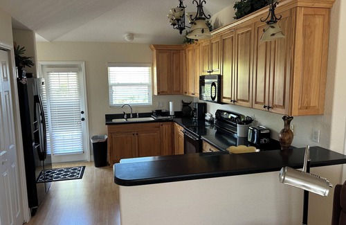 Englewood South House | Quaint 1-bedroom house with WiFi, AC in lovely Englewood.
