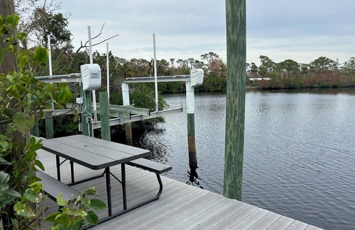 Englewood South House | Quaint 1-bedroom house with WiFi, AC in lovely Englewood.