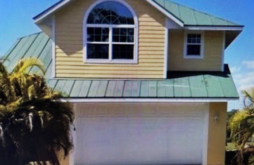 Englewood South House | Quaint 1-bedroom house with WiFi, AC in lovely Englewood.