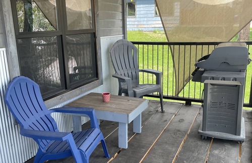Deadwood Cabin | Quaint 2 Bedroom Cabin located in the heart of the Black Hills with garage