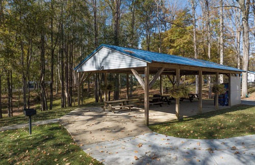 Jamestown Cabin | Quaint 3 Bedroom Rustic Cabin 1/2 Mile from Marina and Boat Ramp! #417