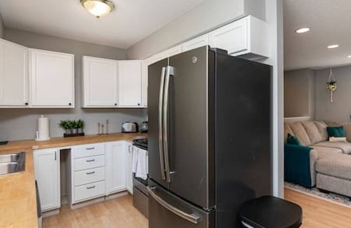 Altoona House | Quaint 4bd Home - 3 min to Adventureland & Casino!