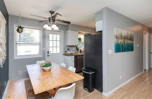 Altoona House | Quaint 4bd Home - 3 min to Adventureland & Casino!