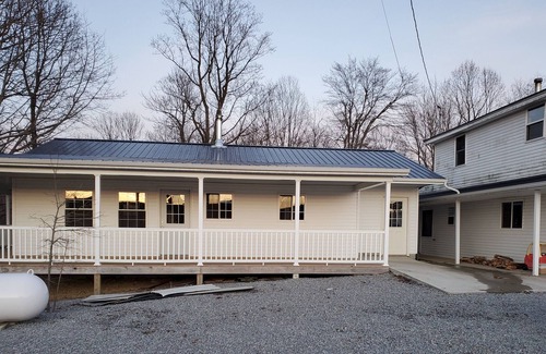 Concord Cottage | Quaint Amish Cottage in Rural Kentucky Hills