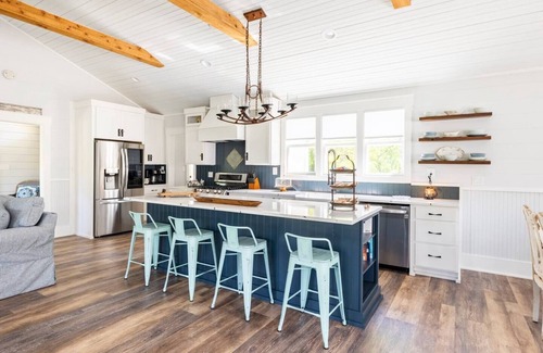 Nolensville Cottage | Quaint and charming cottage on 10 beautiful acres! Enjoy peace and country life!