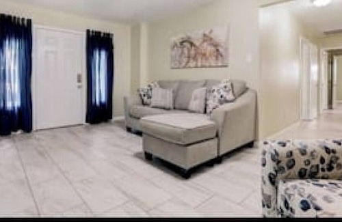 La Marque House | Quaint and Cozy 3 bedroom home La Marque/Gavelston