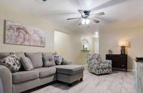 La Marque House | Quaint and Cozy 3 bedroom home La Marque/Gavelston