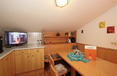 Finkenberg Apartment | Quaint Apartment in Finkenberg near Ski Lift