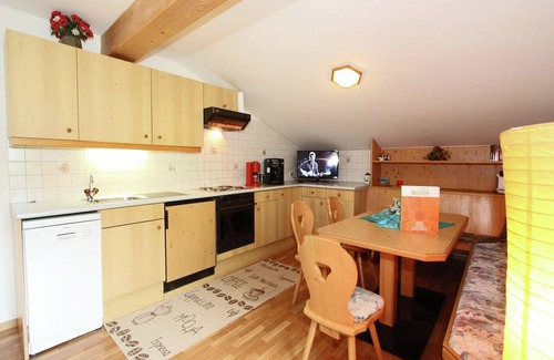 Finkenberg Apartment | Quaint Apartment in Finkenberg near Ski Lift
