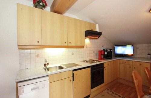 Finkenberg Apartment | Quaint Apartment in Finkenberg near Ski Lift