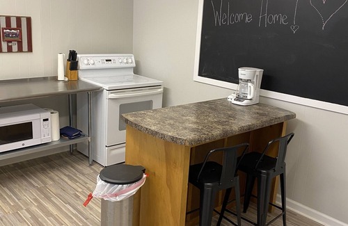 Starkville Apartment | Quaint Basement Apartment within walking distance to MSU!