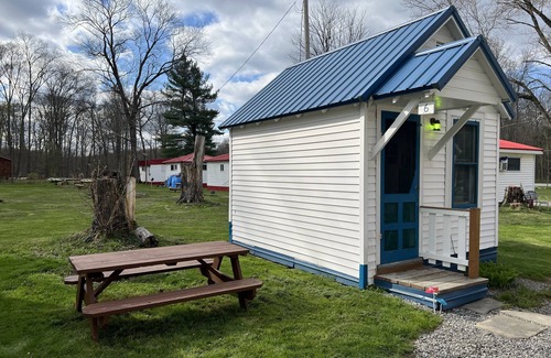 Westford Cottage | Quaint Cabin #6 - Pymatuning Lake
