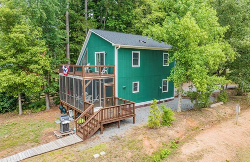 Littleton House | Quaint Cabin, deep water lot, with lots of extras