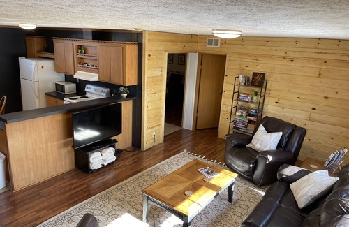 Cadiz House | Quaint Cabin on the water