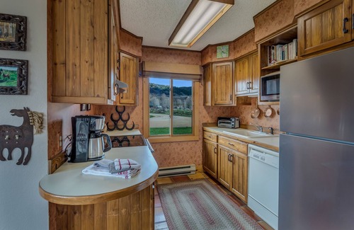 Clark Cabin | Quaint cabin tucked away near hiking, fishing and hunting.
