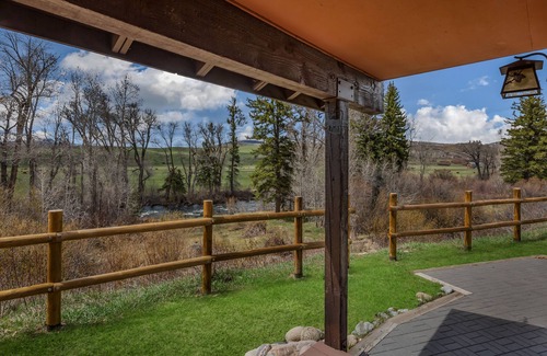 Clark Cabin | Quaint cabin tucked away near hiking, fishing and hunting.