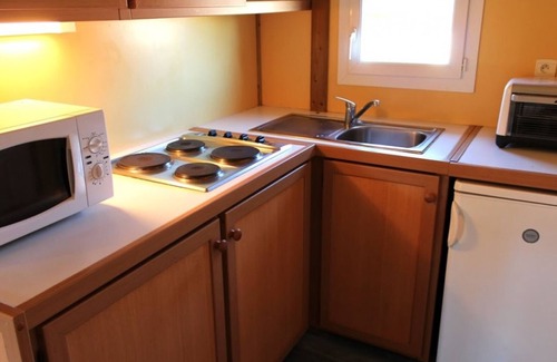 Treignat Cottage | Quaint Chalet in 2-Star Camping with Terrace, Family Amenities & Activities