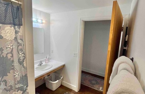 South Side Apartment | Quaint Charm at 2210: Your Idyllic Retreat!