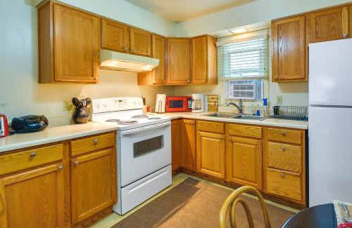Cody House | Quaint Cody Cottage with Grill Walk to Downtown!