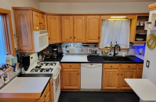 St. Louis Park House | Quaint Cottage, a Wanderstay of Tranquility hidden in the heart of Minneapolis